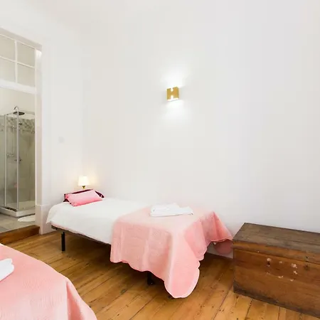 Secret & Charming Baixa 4 Bedroom ליסבון